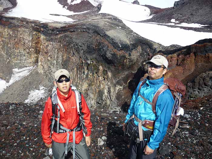 富士山頂上火口付近