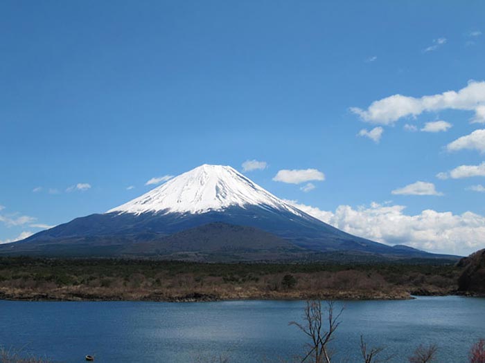 精進湖の「子抱き富士」