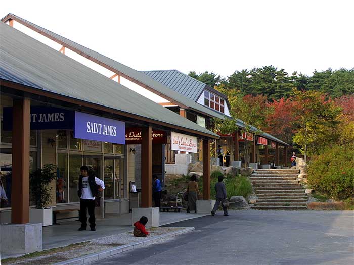 美味しいお店も多いアウトレット